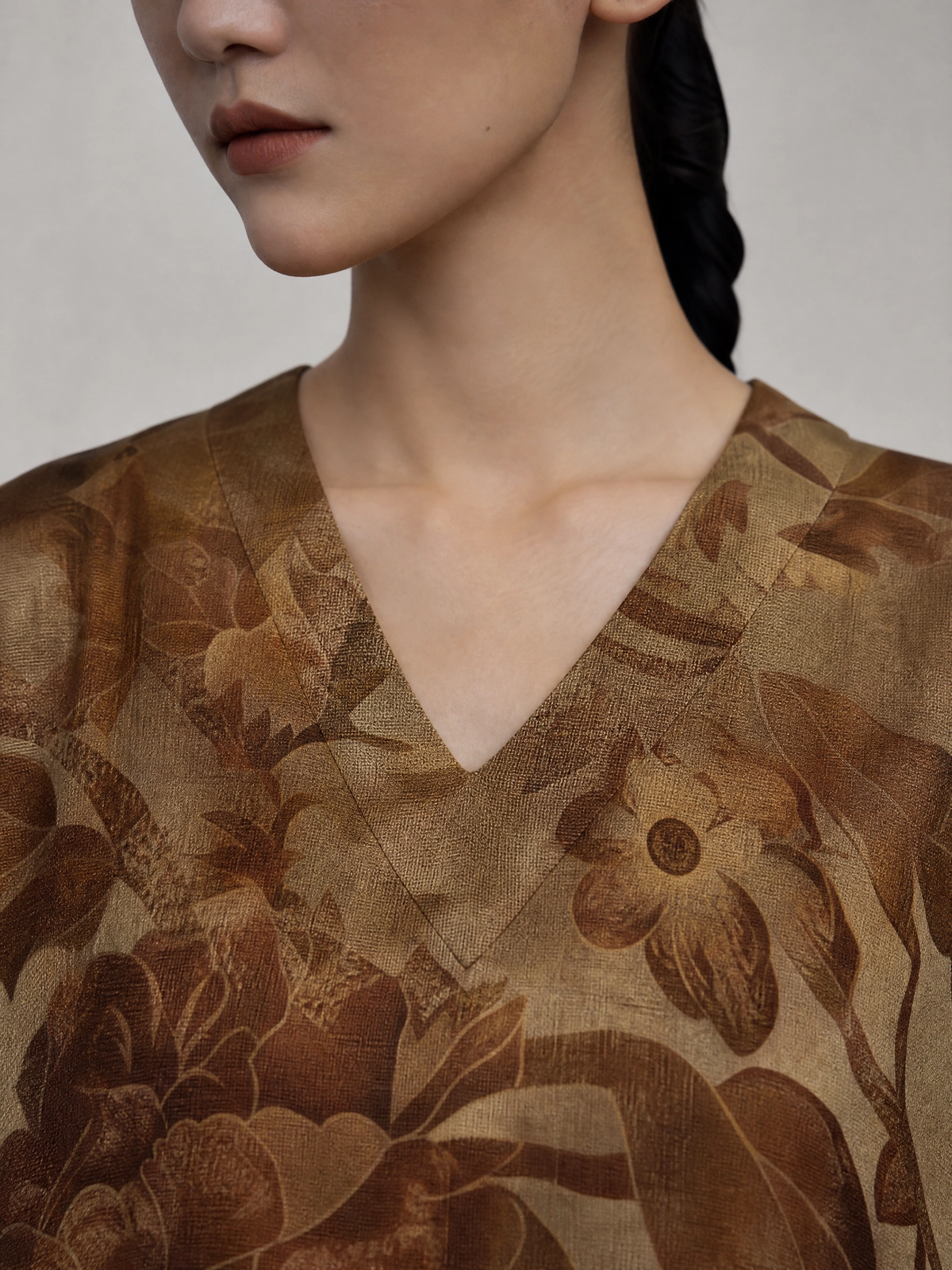Golden peony short sleeved dress, V-neck detail