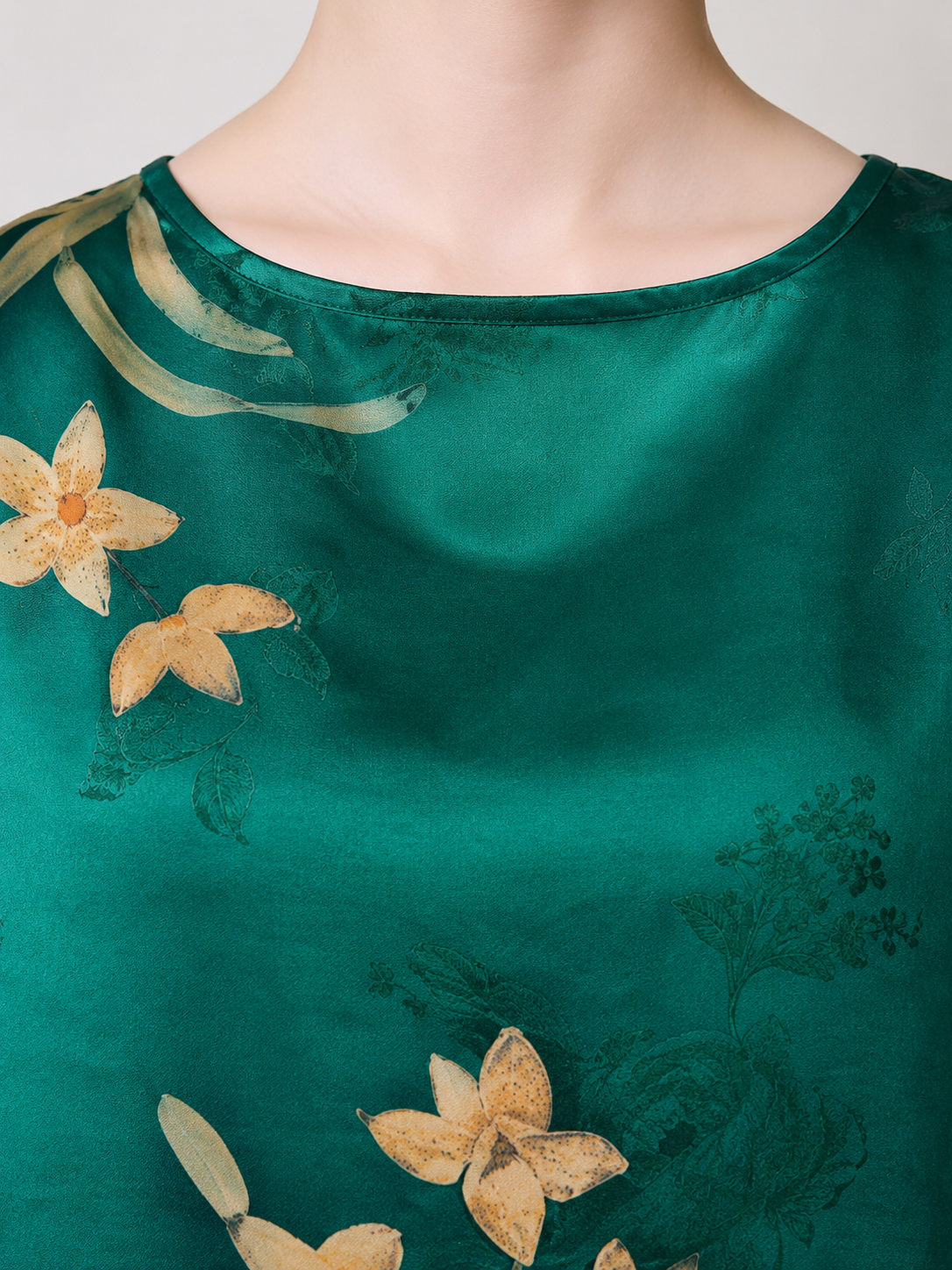 Boat neckline detail