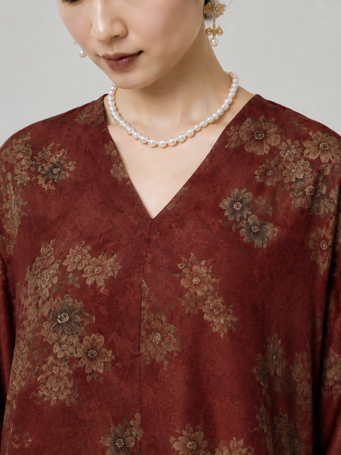 V-neckline detail
