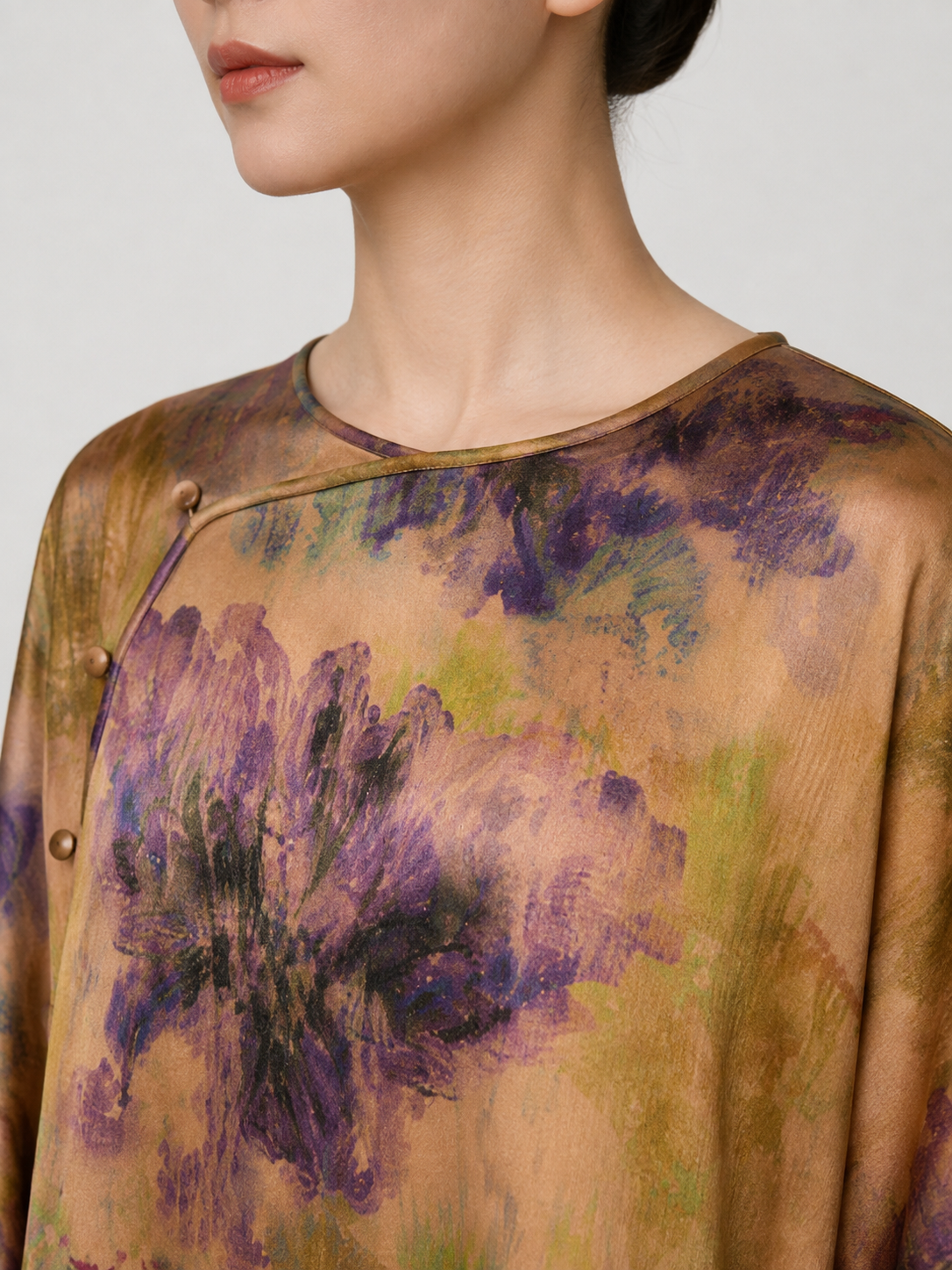 Round neckline and button detail