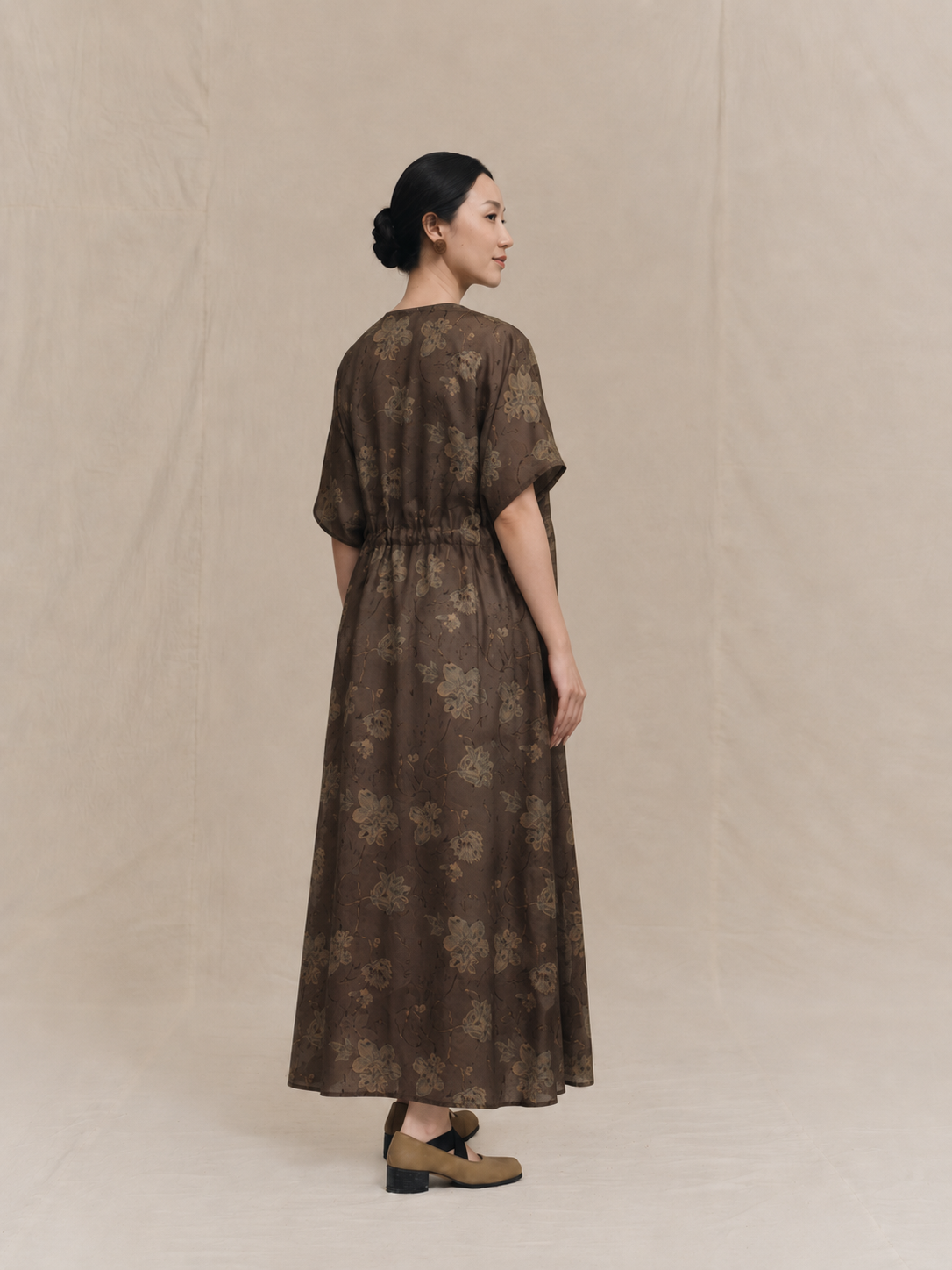 Belted Camellia Xiangyun Silk Dress in Dark Tea