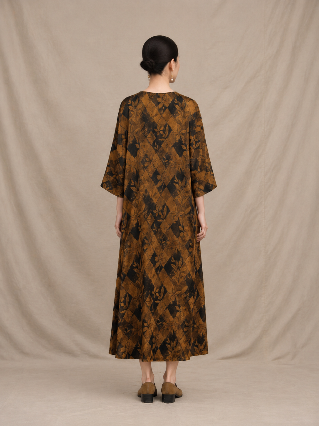 Diamond Lattice Silk Kaftan Dress in Amber & Ink